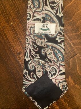 Vintage 417 by Van Heusen necktie features a vibrant paisley pattern